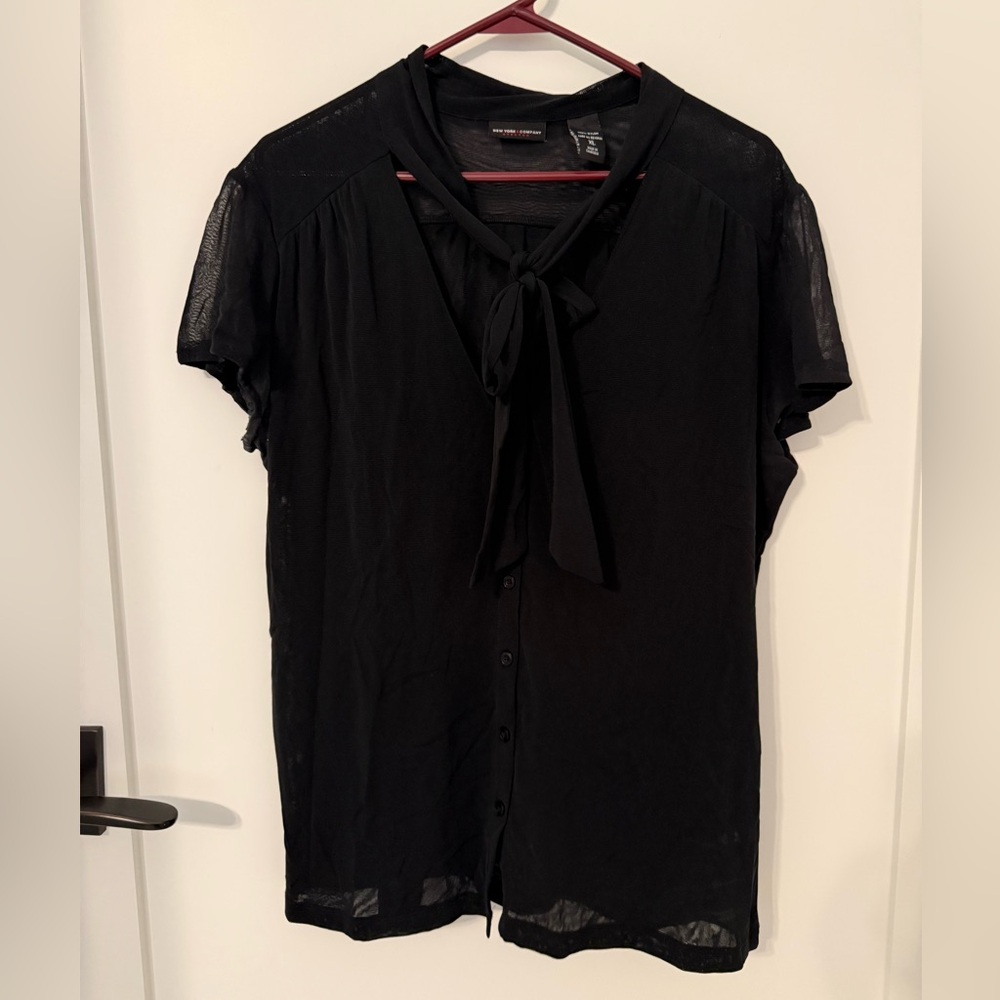 New York & Company black tie front short blouse